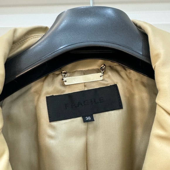 [SOLD] Women’s Winter Jacket (size 38) - LIGHTLY WORN - Picture 3 of 7